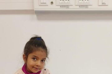 Crenguța Ioana Dobrea, fetița din Pătrăuți bolnavă de cancer, are nevoie în continuare de ajutor pentru tratament