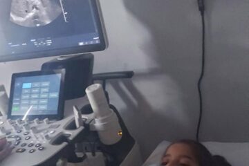 Crenguța Ioana Dobrea, fetița din Pătrăuți bolnavă de cancer, are nevoie în continuare de ajutor pentru tratament
