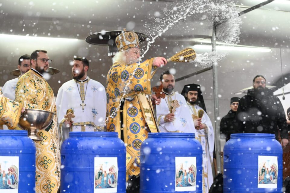 Botezul Domnului la Mănăstirea „Sfântul Ioan cel Nou” Suceava, pe o ninsoare „ca-n povești”