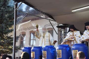 Sfânta Liturghie va fi oficiată de ÎPS Calinic, Arhiepiscop al Sucevei și Rădăuților