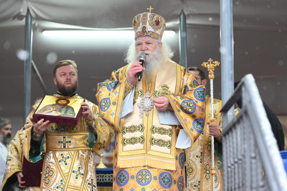 Icoană cu Sf. Ioan Botezătorul oferită de ÎPS Calinic, Arhiepiscop al Sucevei și Rădăuților, primarului Ion Lungu