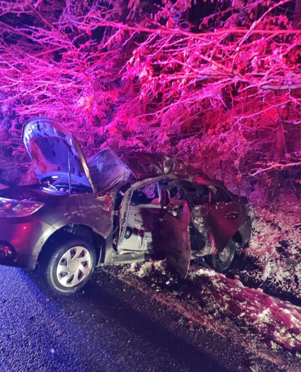 Autoturism răsturnat în zona Pasului Palma