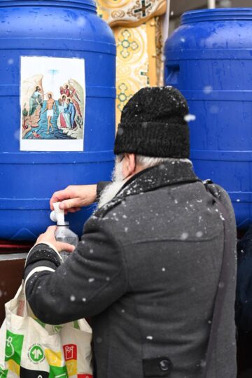 Botezul Domnului la Mănăstirea „Sfântul Ioan cel Nou” Suceava, pe o ninsoare „ca-n povești”