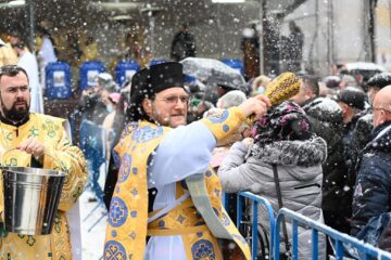 Botezul Domnului la Mănăstirea „Sfântul Ioan cel Nou” Suceava, pe o ninsoare „ca-n povești”