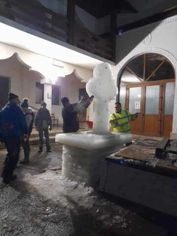 La Fălticeni, Boboteaza a fost sărbătorită cu cruci de gheață