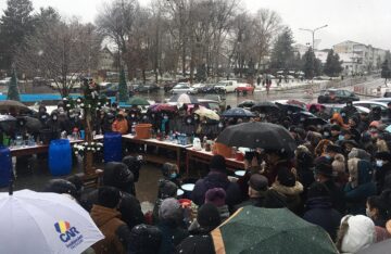 La Fălticeni, Boboteaza a fost sărbătorită cu cruci de gheață