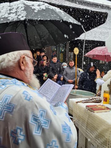 La Fălticeni, Boboteaza a fost sărbătorită cu cruci de gheață