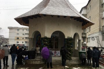 La Fălticeni, Boboteaza a fost sărbătorită cu cruci de gheață
