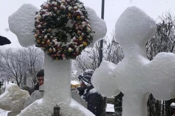 Crucea de gheață de la Biserica „Sfântul Mc. Mercurie” din Rădășeni