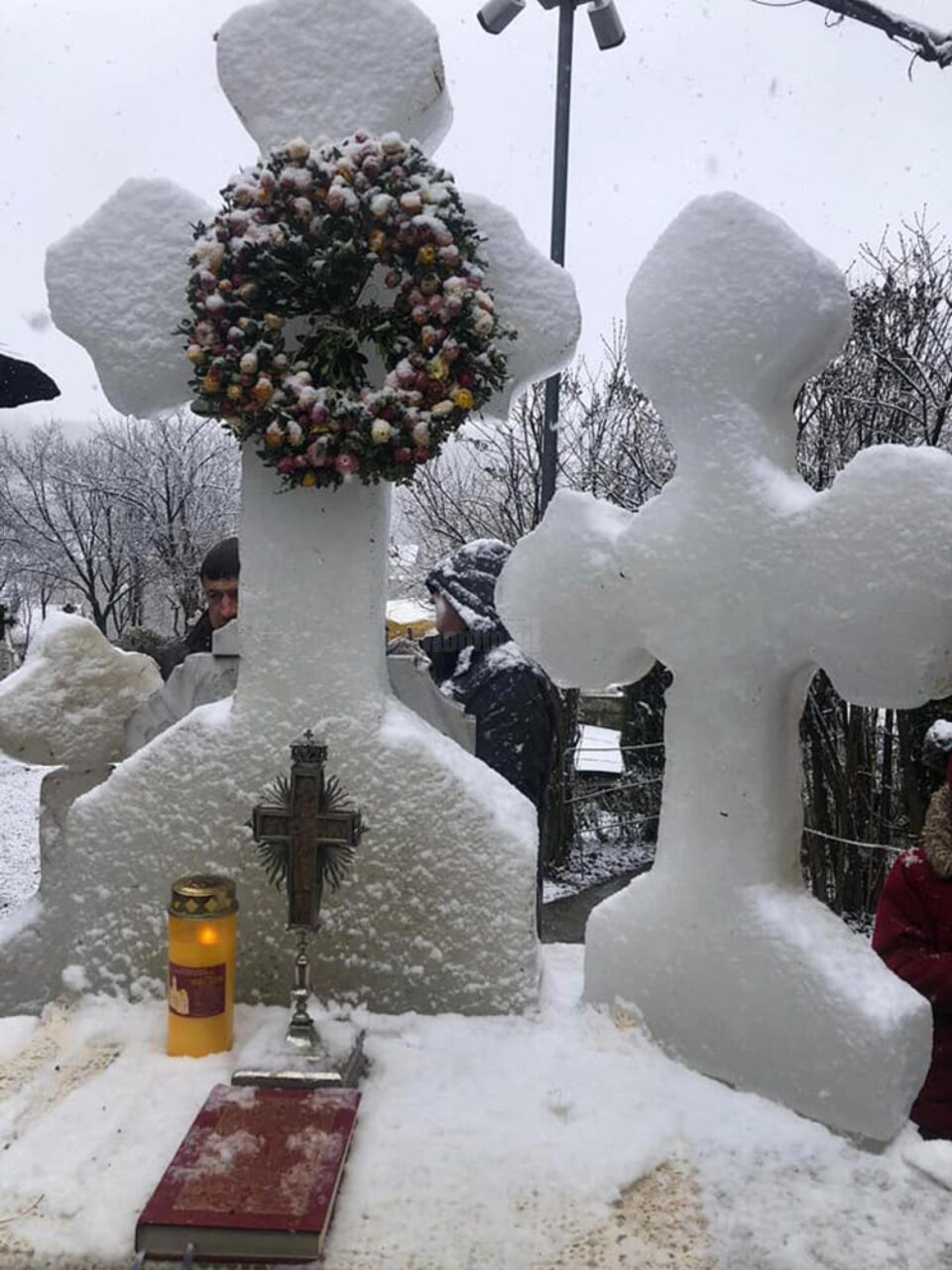 Crucea de gheață de la Biserica „Sfântul Mc. Mercurie” din Rădășeni