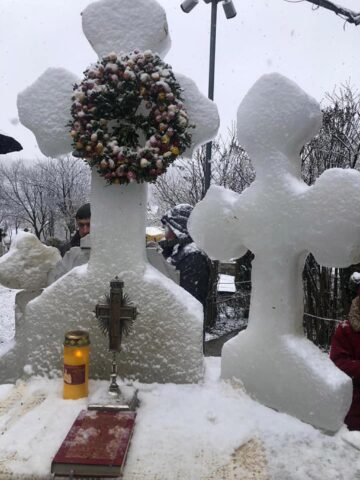 Crucea de gheață de la Biserica „Sfântul Mc. Mercurie” din Rădășeni