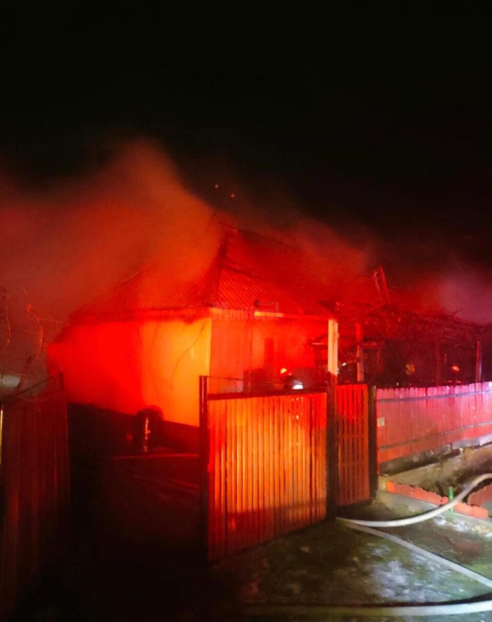 Incendiul izbucnit sâmbătă seară, la Baia
