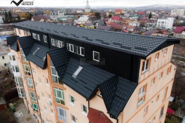 Oamenii din blocul rămas decopertat după o puternică vijelie au revenit la o viață normală prin implicarea celor de la Mihu Acoperișuri