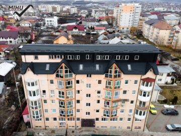 Oamenii din blocul rămas decopertat după o puternică vijelie au revenit la o viață normală prin implicarea celor de la Mihu Acoperișuri