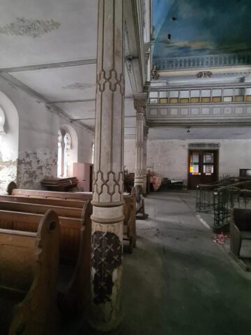 O clădire reprezentativă din Vatra Dornei, abandonată de ani de zile, a ajuns într-o stare deplorabilă