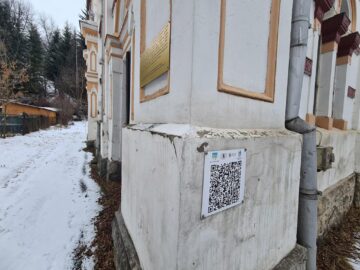 O clădire reprezentativă din Vatra Dornei, abandonată de ani de zile, a ajuns într-o stare deplorabilă