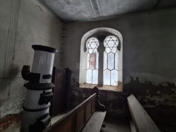 O clădire reprezentativă din Vatra Dornei, abandonată de ani de zile, a ajuns într-o stare deplorabilă