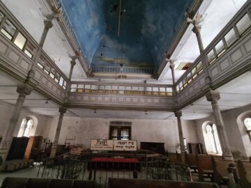 Interiorul sinagogii din Vatra Dornei