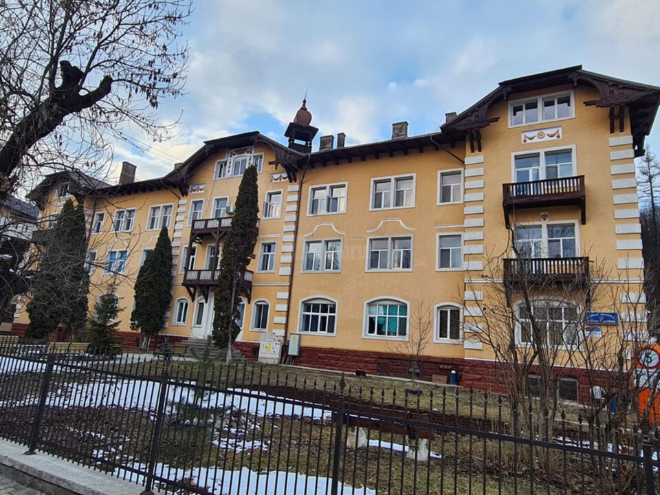 Victima a primit îngrijiri medicale la Spitalul Municipal Vatra Dornei, fără a necesita internarea Victima a primit îngrijiri medicale la Spitalul Municipal Vatra Dornei, fără a necesita internarea