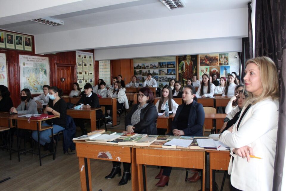 „Sub steaua lui Mihai Eminescu”, la Liceul Tehnologic „Ștefan cel Mare” Cajvana (2).jpg