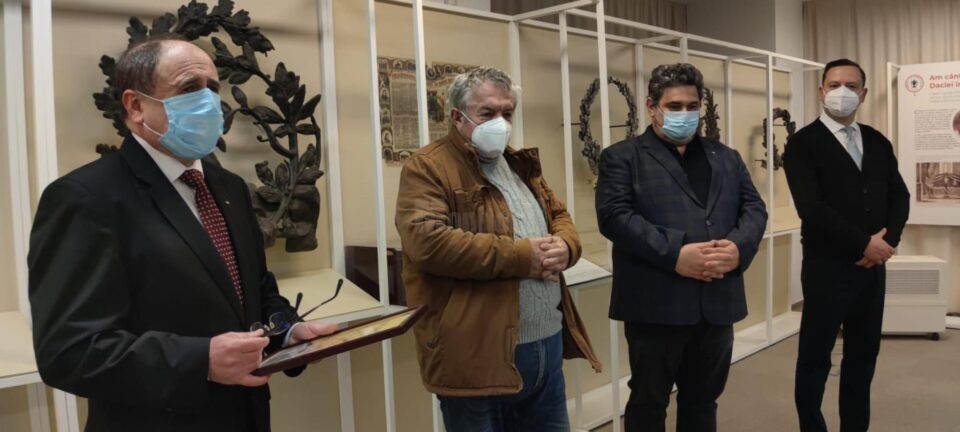 Sculptorul sucevean Ion Mîndrescu este oficial „Cetățean de Onoare al Județului Suceava”