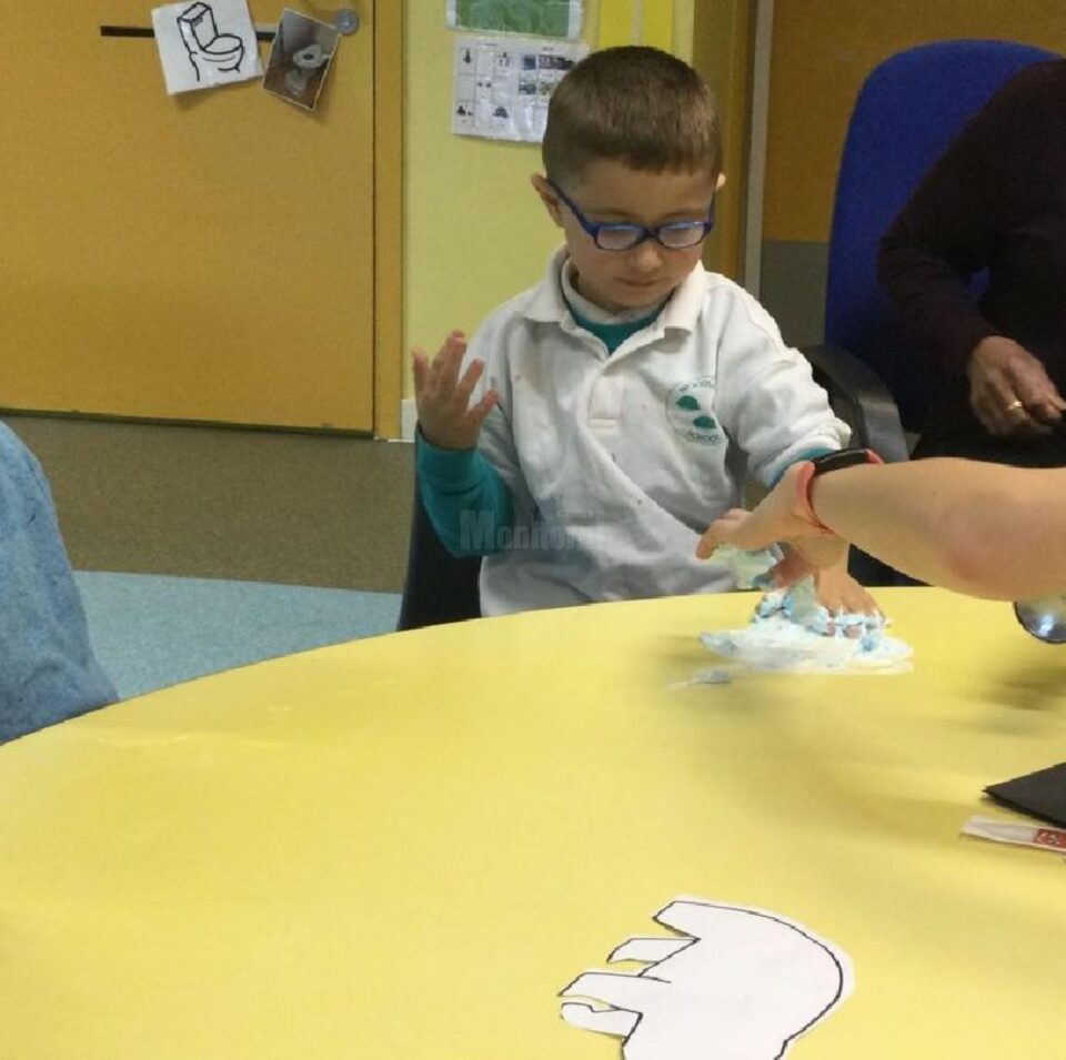 Alexandru Hoffman, în vârstă de 5 ani, are nevoie urgent de transplant de celule stem, procedură costisitoare pe care părinții lui nu au cu ce să o plătească