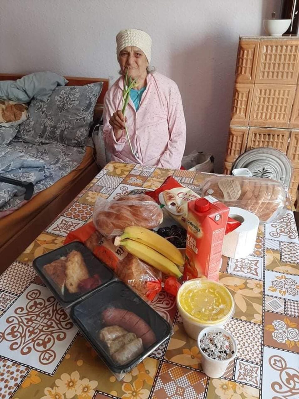 Asociația „Licuricii fericiți” continuă și în acest an proiectul „Prânzul de sâmbătă”, pentru zeci de bătrâni singuri din Câmpulung Moldovenesc