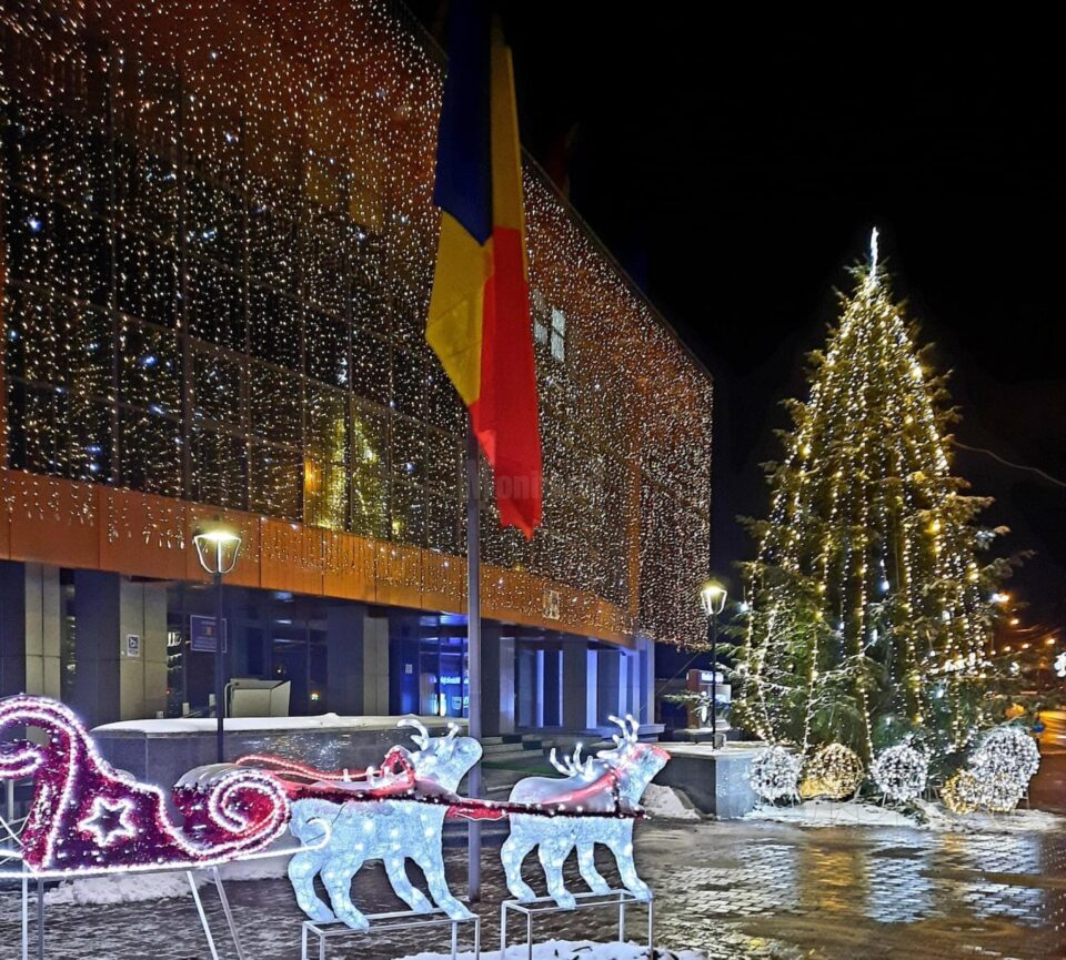 Iluminatul ornamental din Suceava în iarna 2021 - 2022 3