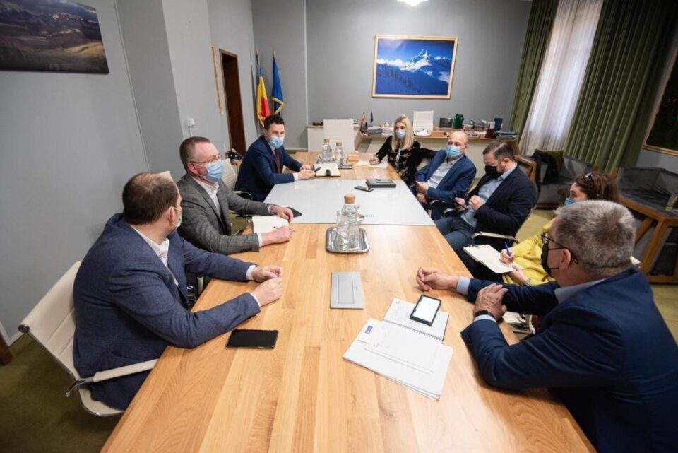 Daniel Cadariu și Tanczos Barna au discutat despre dezvoltarea domeniului de schi în țară