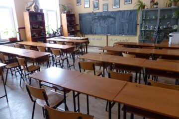 Profesorul din Costâna a fost pus în libertate, dar nu mai are voie să meargă la catedră