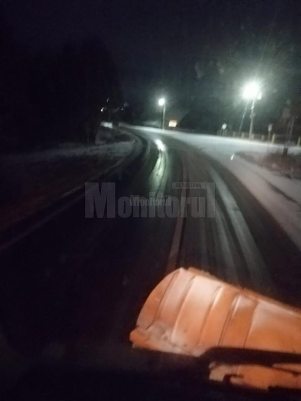 Vântul puternic a prăbușit doi doborât pe carosabil, luni noapte, în Vicovu de Jos și Sucevița Vântul puternic a prăbușit doi doborât pe carosabil, luni noapte, în Vicovu de Jos și Sucevița