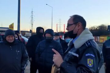 Adrian Vasile Hlaghi în timpul discuției aspre cu candidații și instructorii