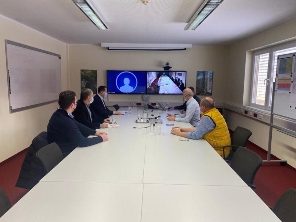 Dialog între autoritățile sucevene și conducerea companiei HS Timber pe tema anunțatelor restructurări și a efectelor acestora pe plan economic și social Dialog între autoritățile sucevene și conducerea companiei HS Timber pe tema anunțatelor restructurări și a efectelor acestora pe plan economic și social