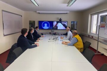 Dialog între autoritățile sucevene și conducerea companiei HS Timber pe tema anunțatelor restructurări și a efectelor acestora pe plan economic și social