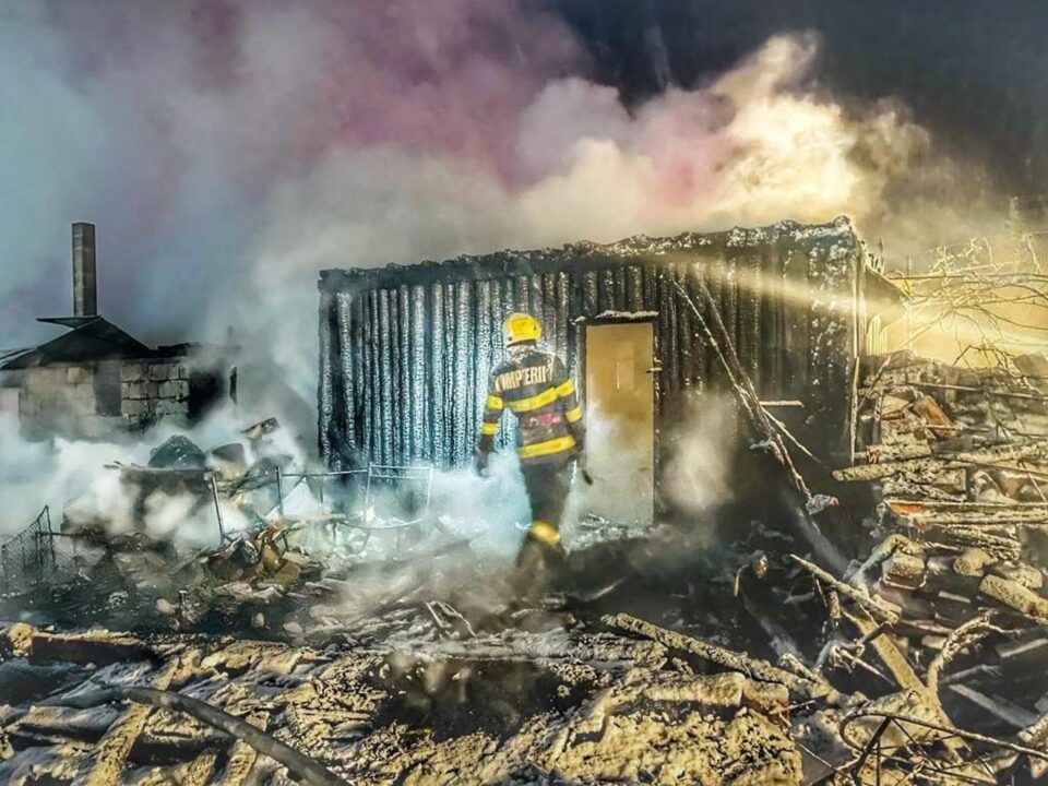 Incendiu mare la Mălini