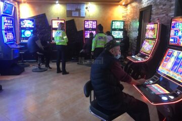 Sălile de jocuri, magnet pentru cei obligați să respecte o serie de restricții