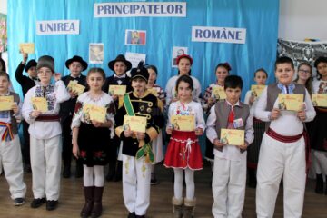 Elevi de la Școala Gimnazială Salcea au sărbătorit Ziua Unirii Principatelor Române