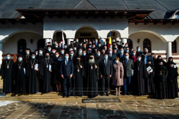 Participanții ședinței anuale a Adunării Eparhiale a Arhiepiscopiei Sucevei și Rădăuților din ianuarie 2022