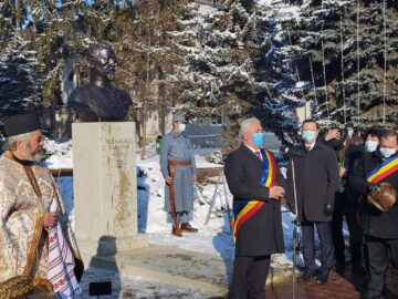 Bustul domnitorului Alexandru Ioan Cuza, inaugurat la 163 de ani de la Mica Unire, în centrul Sucevei