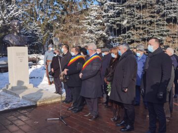 Bustul domnitorului Alexandru Ioan Cuza, inaugurat la 163 de ani de la Mica Unire, în centrul Sucevei