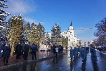 Bustul domnitorului Alexandru Ioan Cuza, inaugurat la 163 de ani de la Mica Unire, în centrul Sucevei