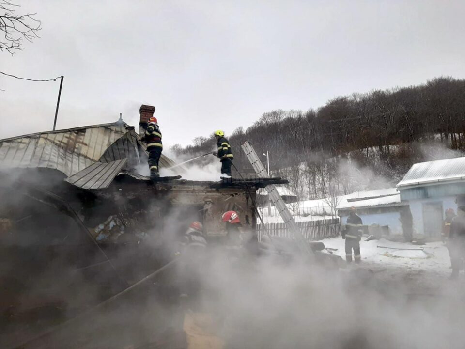 Pompierii au stabilit că incendiul a pornit de la un scurtcircuit