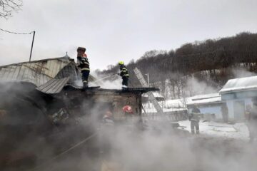 Pompierii au stabilit că incendiul a pornit de la un scurtcircuit