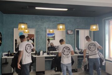 Salonul este nou utilat, folosește produse și scule de înaltă calitate și oferă o atmosferă plăcută și destinsă