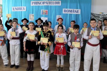 Elevi de la Școala Gimnazială Salcea au sărbătorit Ziua Unirii Principatelor Române