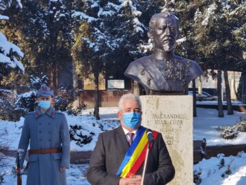 Bustul domnitorului Alexandru Ioan Cuza, inaugurat la 163 de ani de la Mica Unire, în centrul Sucevei