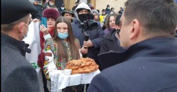 George Simion, primit cu pâine și sare la Bosanci