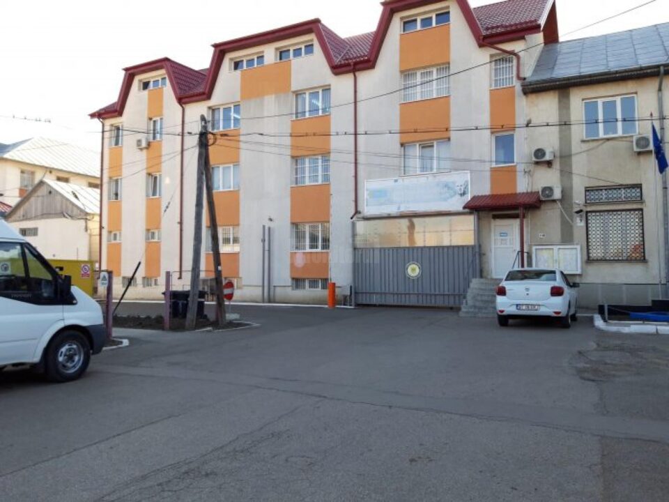 Polițiștii l-au ridicat pe condamnat și transportat, sub escortă, la Penitenciarul Botoșani Polițiștii l-au ridicat pe condamnat și transportat, sub escortă, la Penitenciarul Botoșani