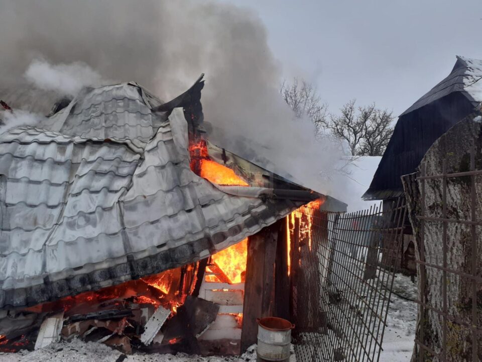 Incendiu de proporții în satul Hurjuieni, comuna Gălănești