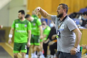 Adrian Chiruț este la prima experiență în handbalul feminin. Foto Alex Nicodim